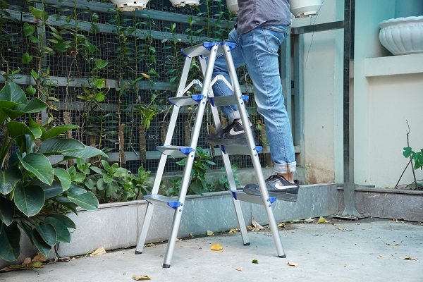 Thang nhôm gấp chữ A ADVINDEQ ADL804